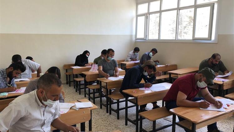 Suriyeli öğrenciler üniversiteli olmak için ter döktü