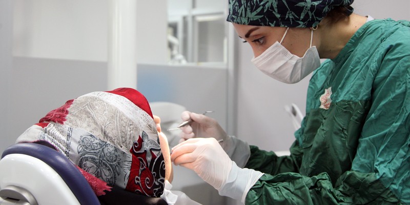Dekan Tunçdemir: “Hijyenik Ortamlarda Diş Tedavilerine Devam Edilmeli”